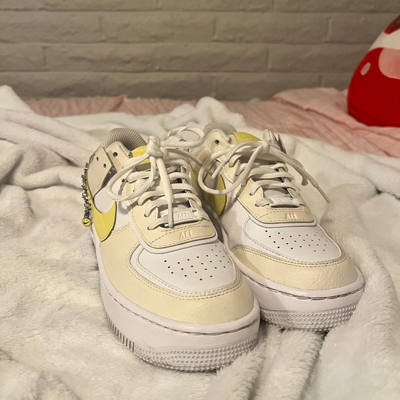 NIKE AIR FORCE WOMENS SIZE 7 CHARMS - Picture 2 of 7